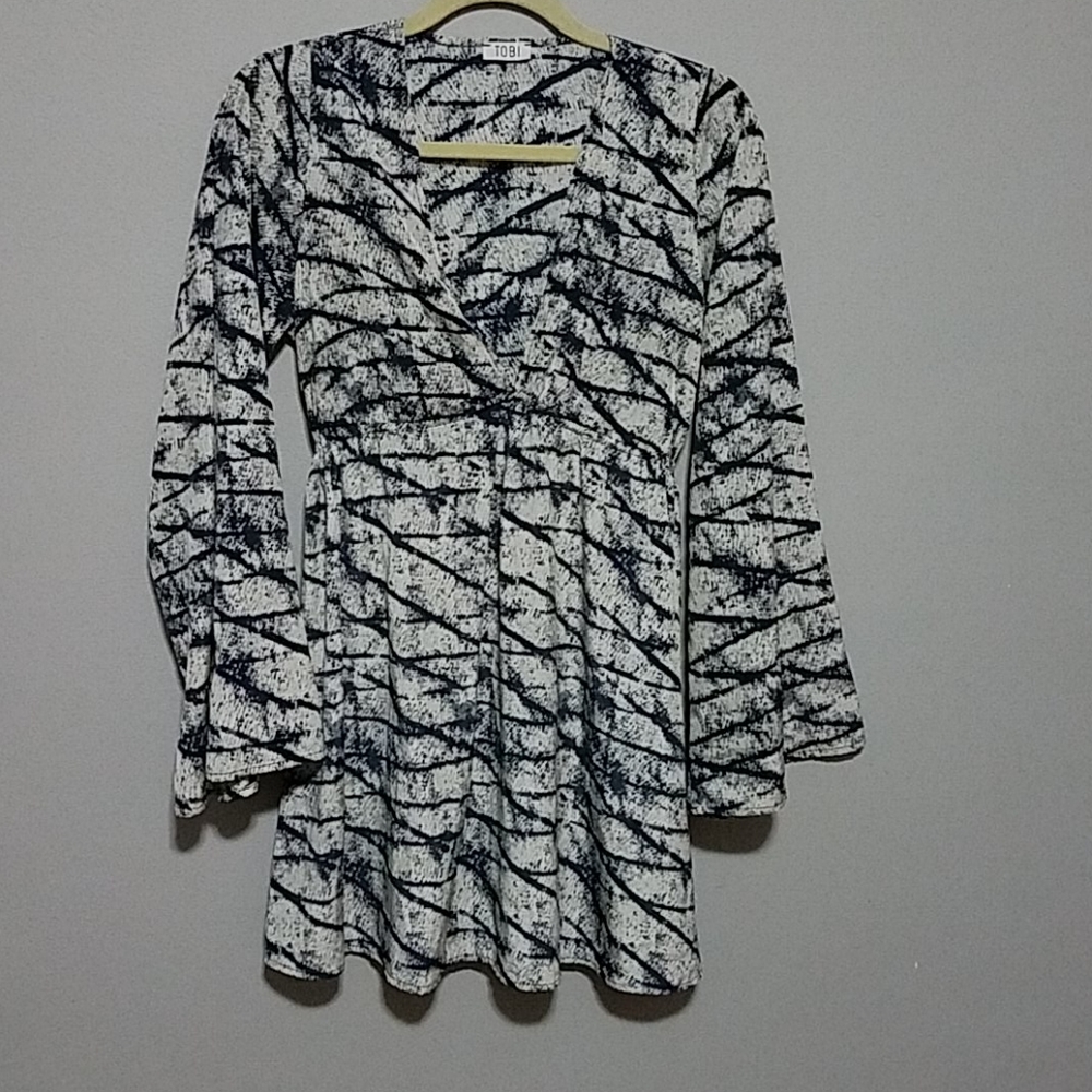 Tobi Deep V-Neck Abstract Wide Sleeve Navy Dress
